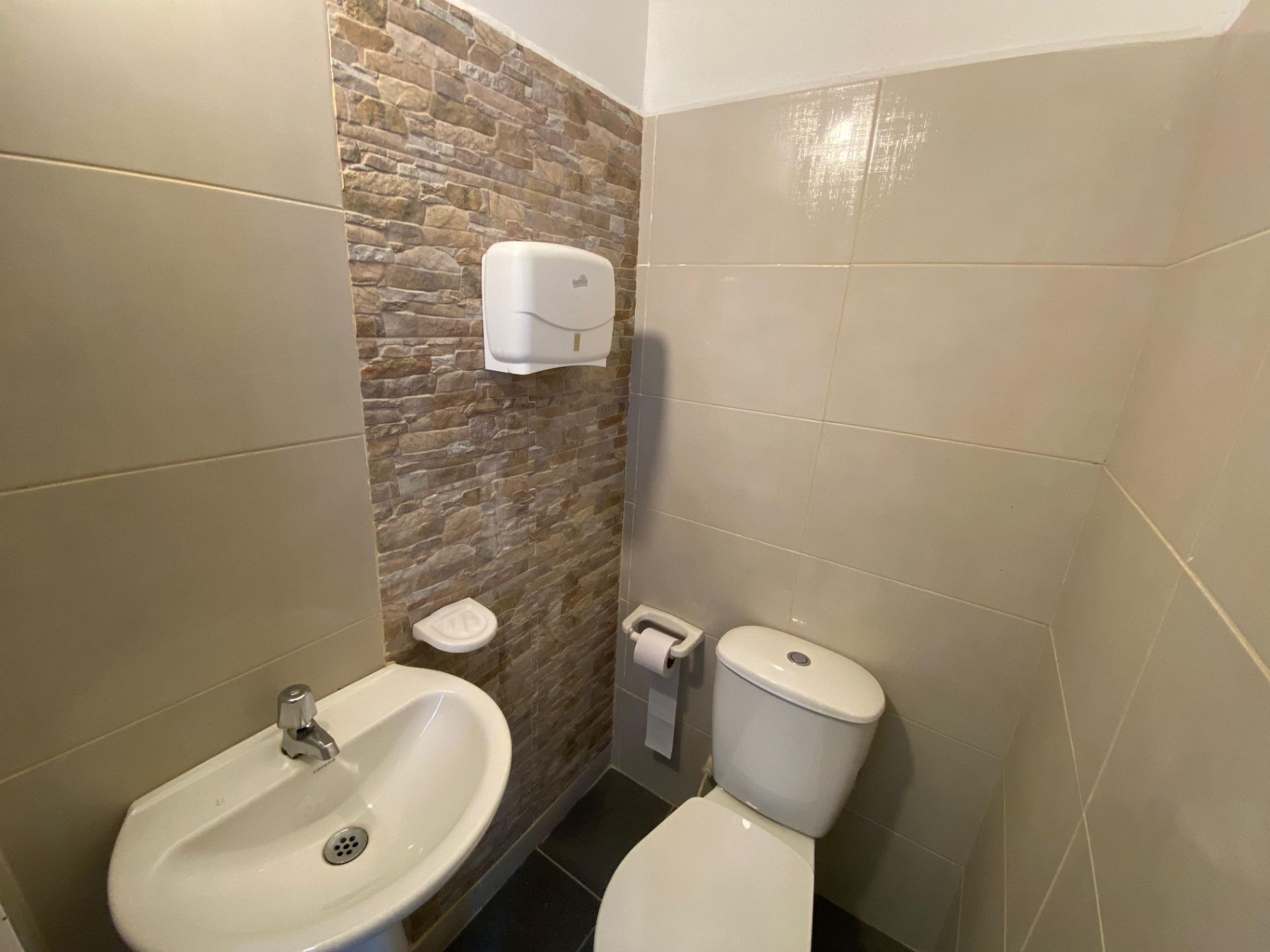 Local en renta - Armenia norte cerca de transporte público.jpg