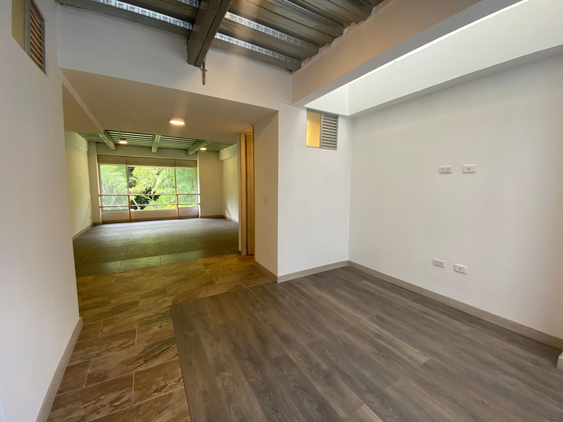 Local en renta - Armenia norte con bodega interna.jpg