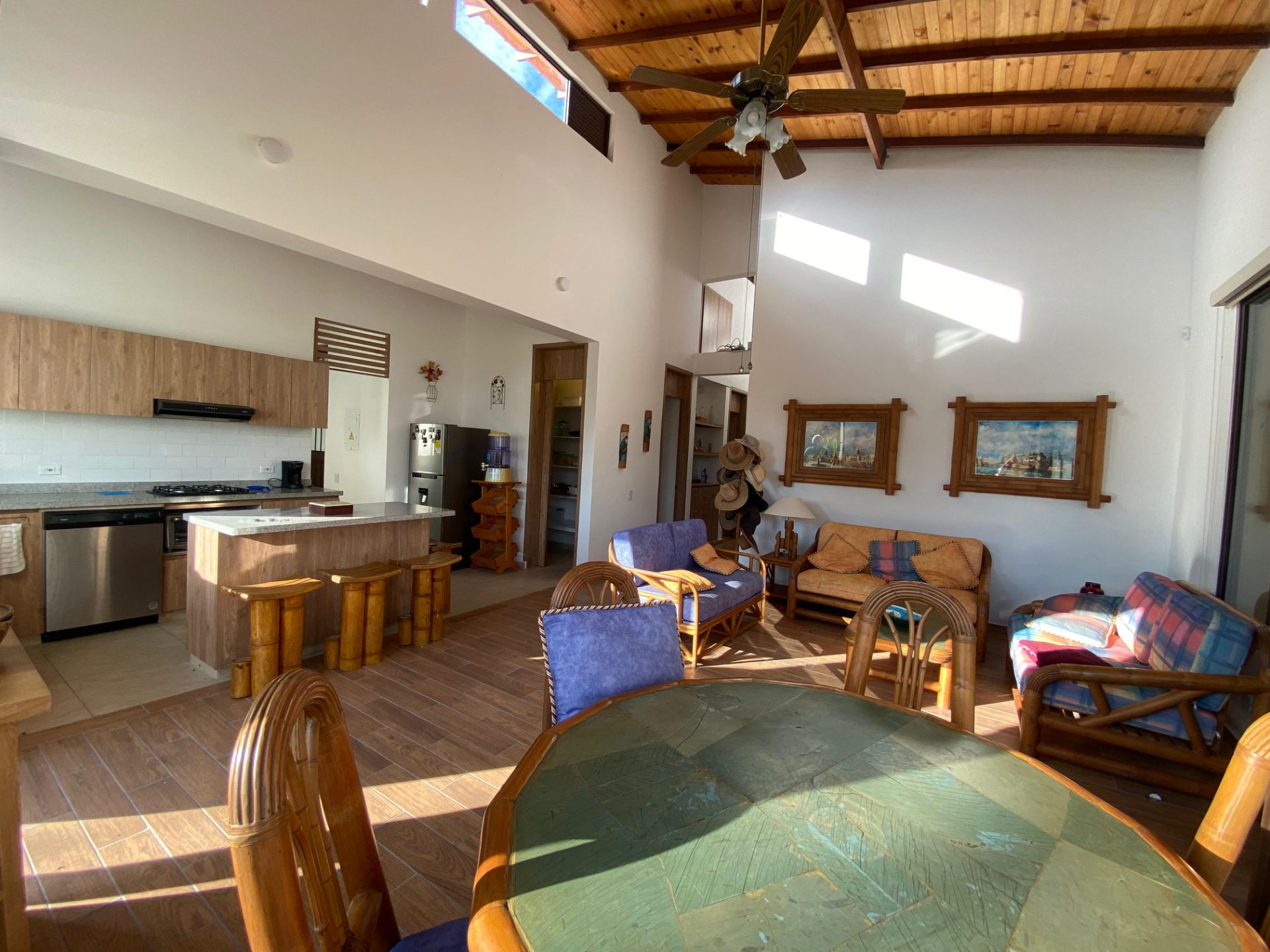 Casa campestre en renta – sector El Caimo bien conectada.jpg