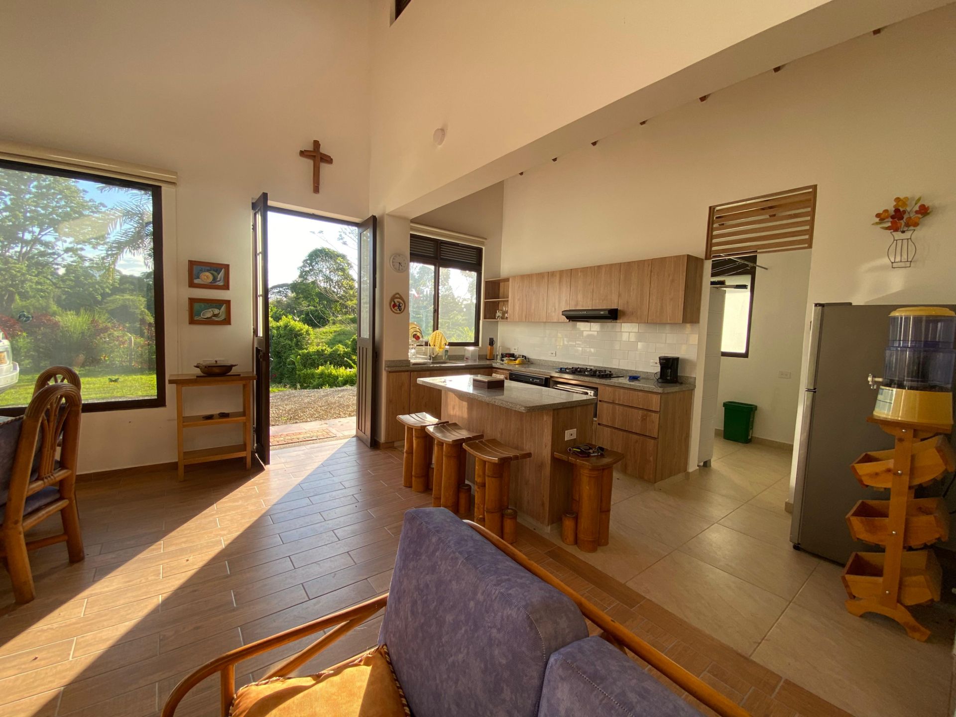 Casa campestre en renta – sector El Caimo con excelente iluminación.jpg