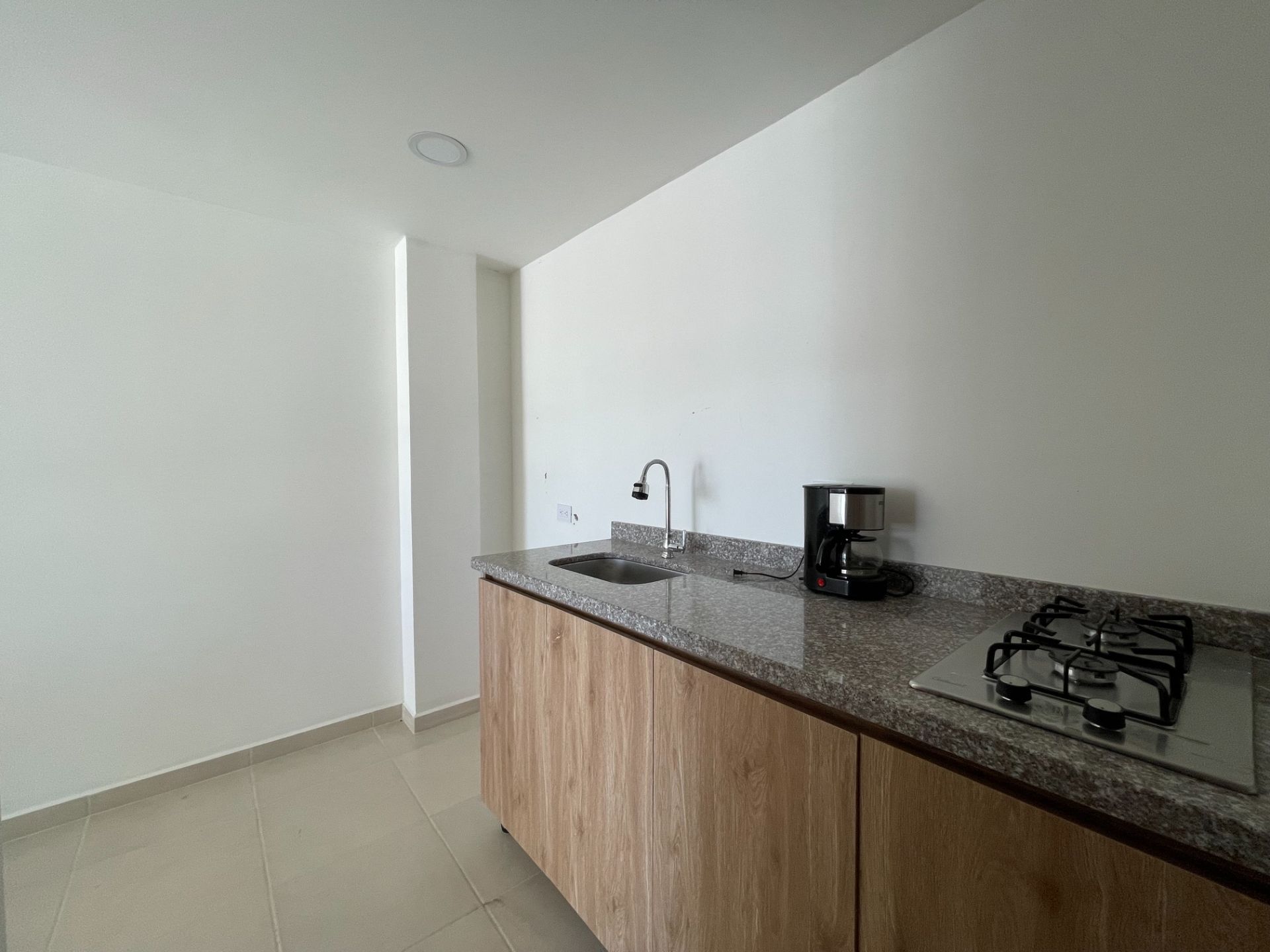 Apartaestudio-en-renta-la-castellana (2).jpeg